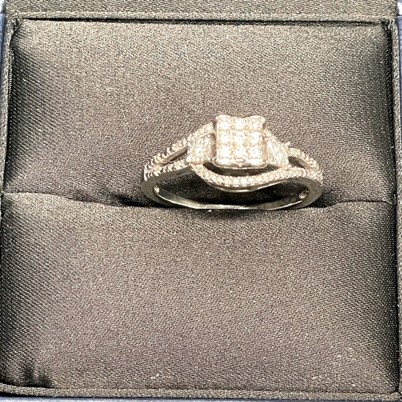 Diamond Engagement Ring - Picture 5 of 11